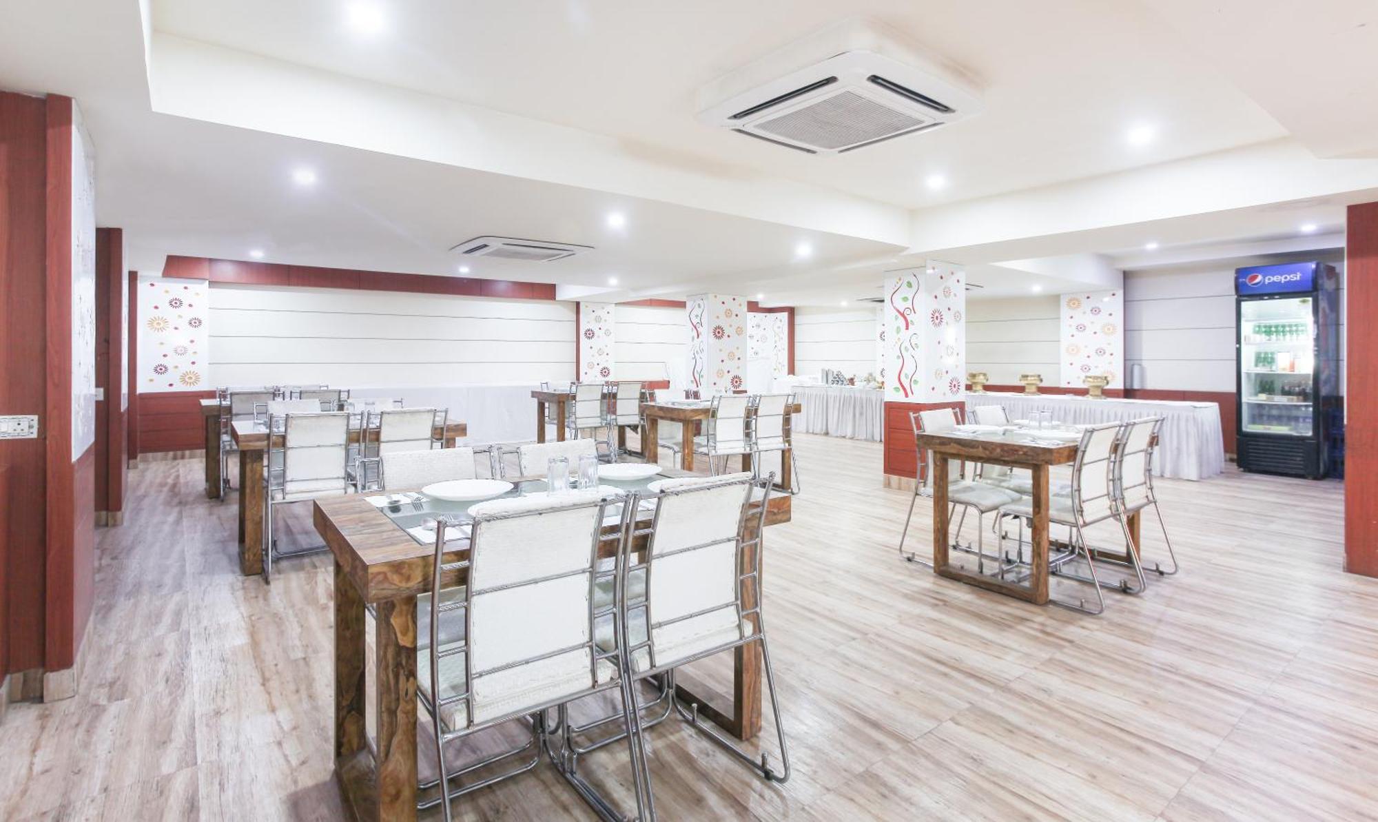 Janki International 3 Km From Kashi Vishwanath Temple Free Pickup From Railway Station Hotel Varanasi