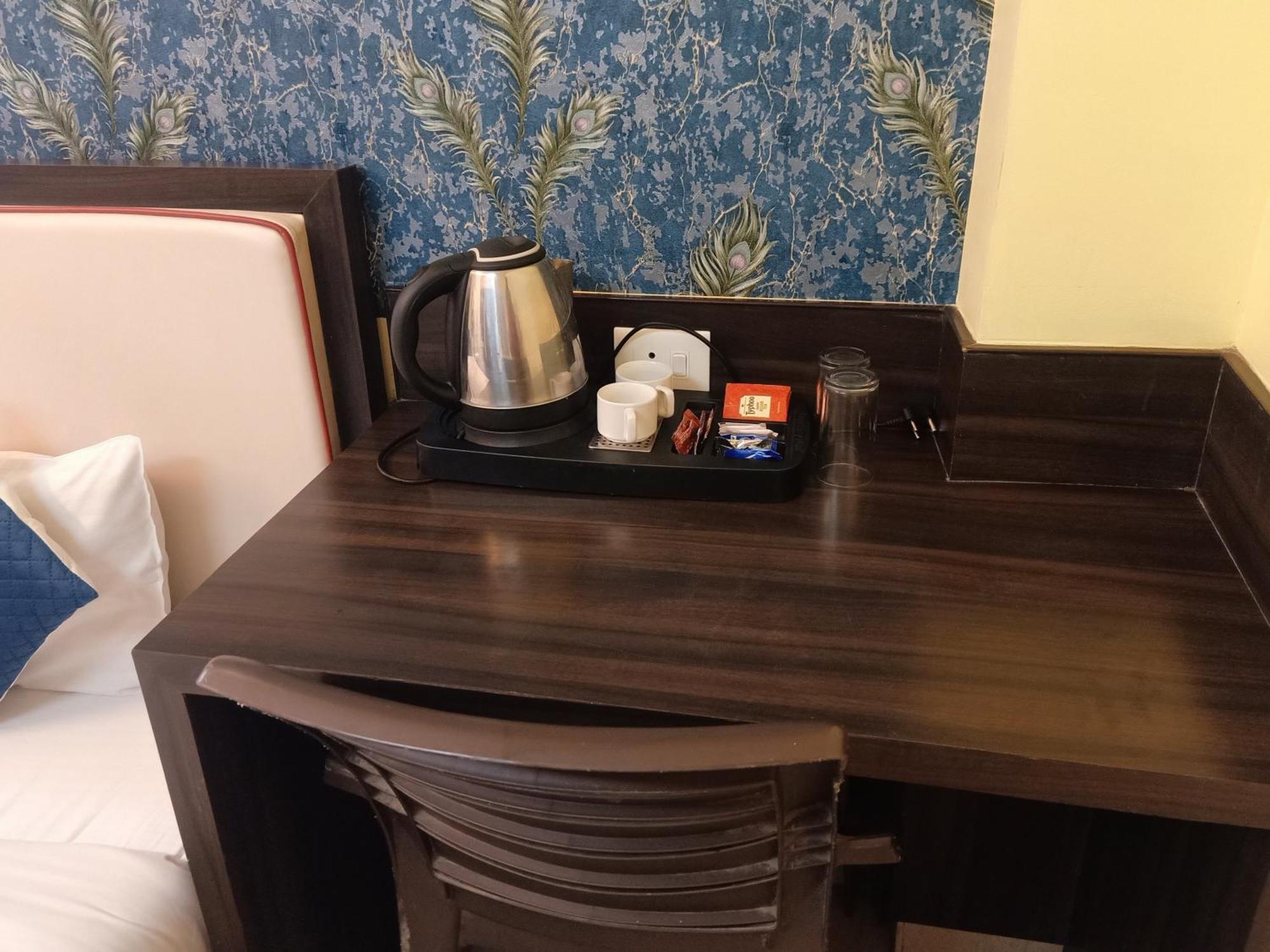 Janki International 3 Km From Kashi Vishwanath Temple Free Pickup From Railway Station 3*