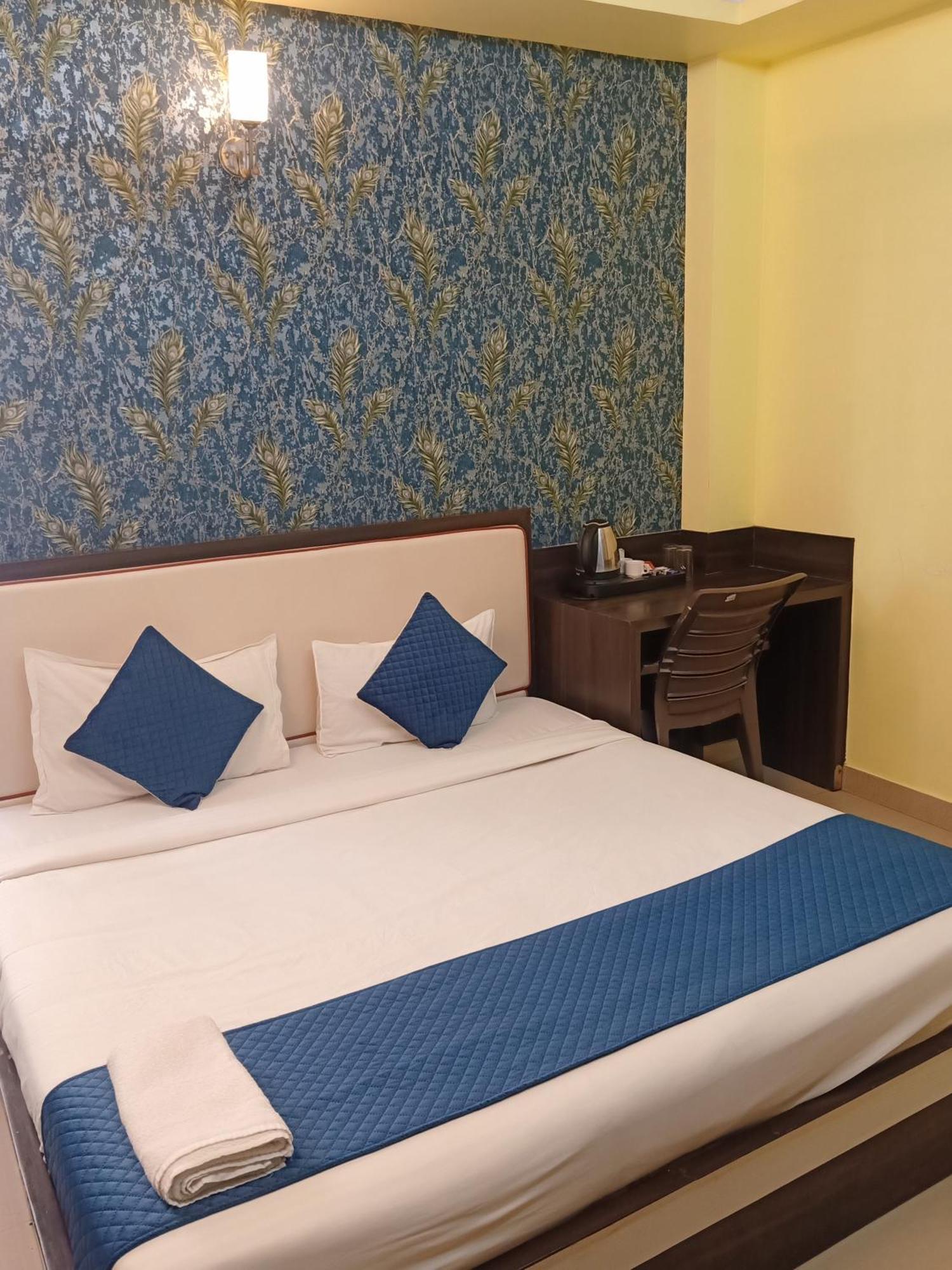 Hotel Janki International 3 Km From Kashi Vishwanath Temple Free Pickup From Railway Station Varanasi